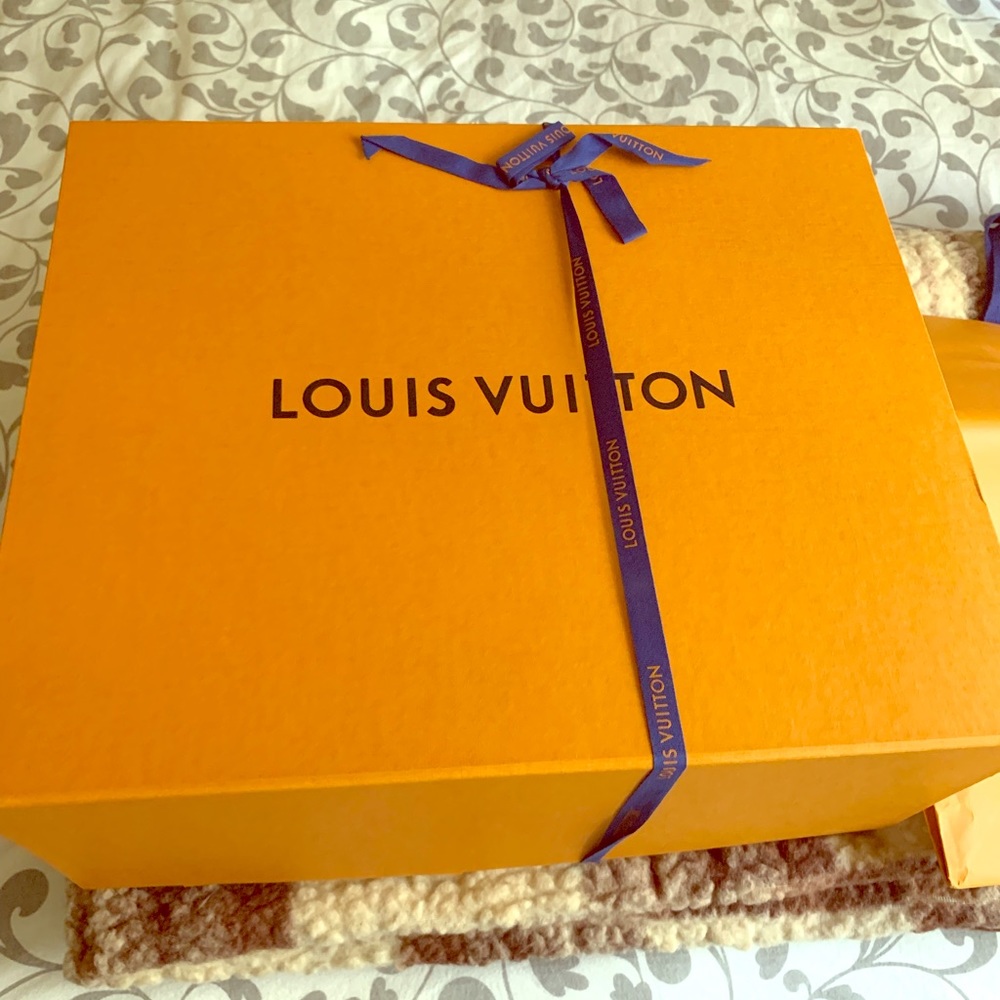 Brand New - Never Used LOUIS VUITTON Néonoé bag